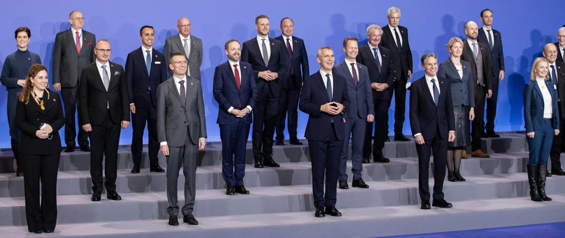 Foreign ministers' meeting - family photo