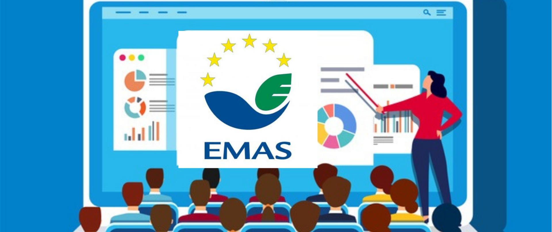 Sala konferencyjna. Widok uczestników, którzy siedzą, od strony pleców. Na wprost widoczna postać prelegenta, zwróconego twarzą do publiczności. Wskazuje na białym ekranie logo z napisem EMAS.