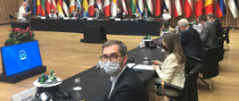 Wiceminister rozwoju, pracy i technologii Marek Niedużak siedzący przy stole podczas nieformalnego posiedzenia Rady UE ds. Konkurencyjności w Ljubljanie w Słowenii
