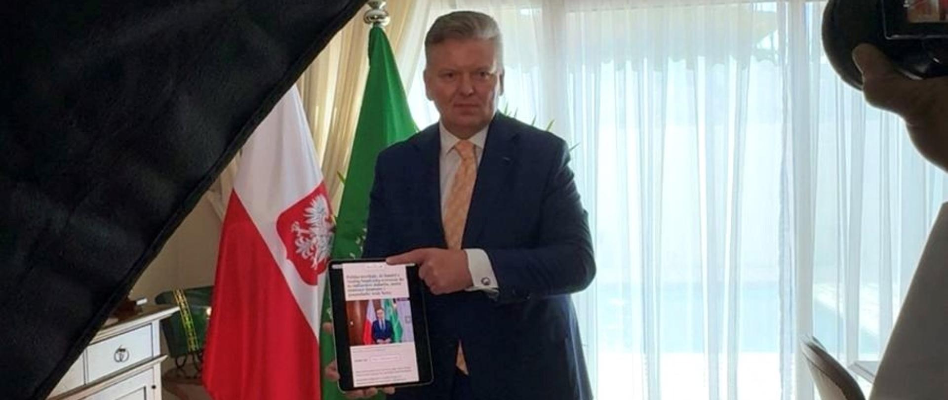 Ambassador of the Republic of Poland Robert Rostek with the Polish-language edition of Arab News