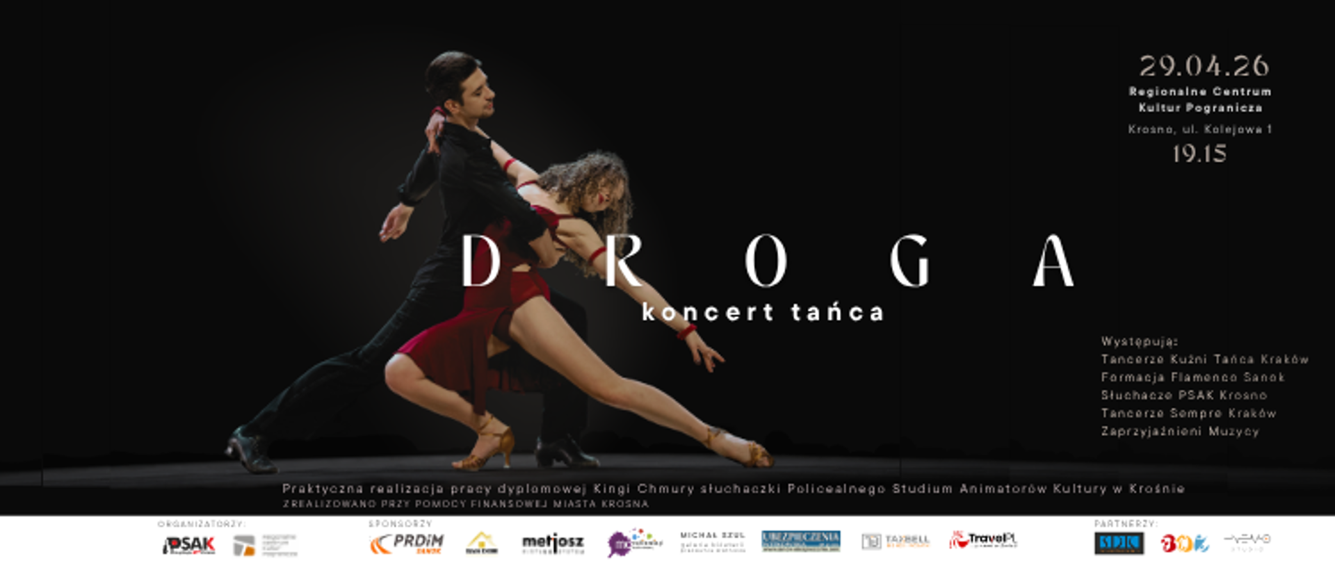 Plakat informujący o pracy dyplomowej Kingi Chmury. Plakat ma czarne tło. Po lewej stronie plakatu jest para w tanecznej pozie. Na samym środku jest tytuł pracy DROGA koncert tańca. Po lewej stronie znajdują się informacje o pracy dyplomowej. Na samym dole na białym tle loga organizatorów i partnerów. 