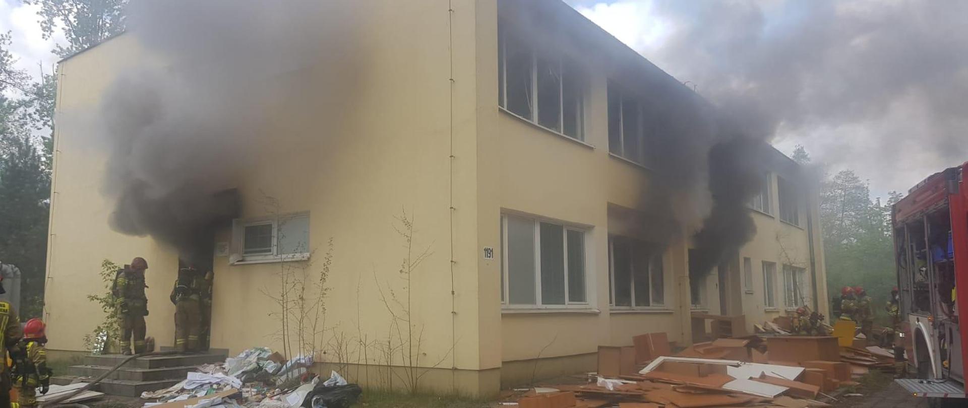 ĆWICZENIA Z ZAKRESU GASZENIA POŻARÓW WEWNĘTRZNYCH