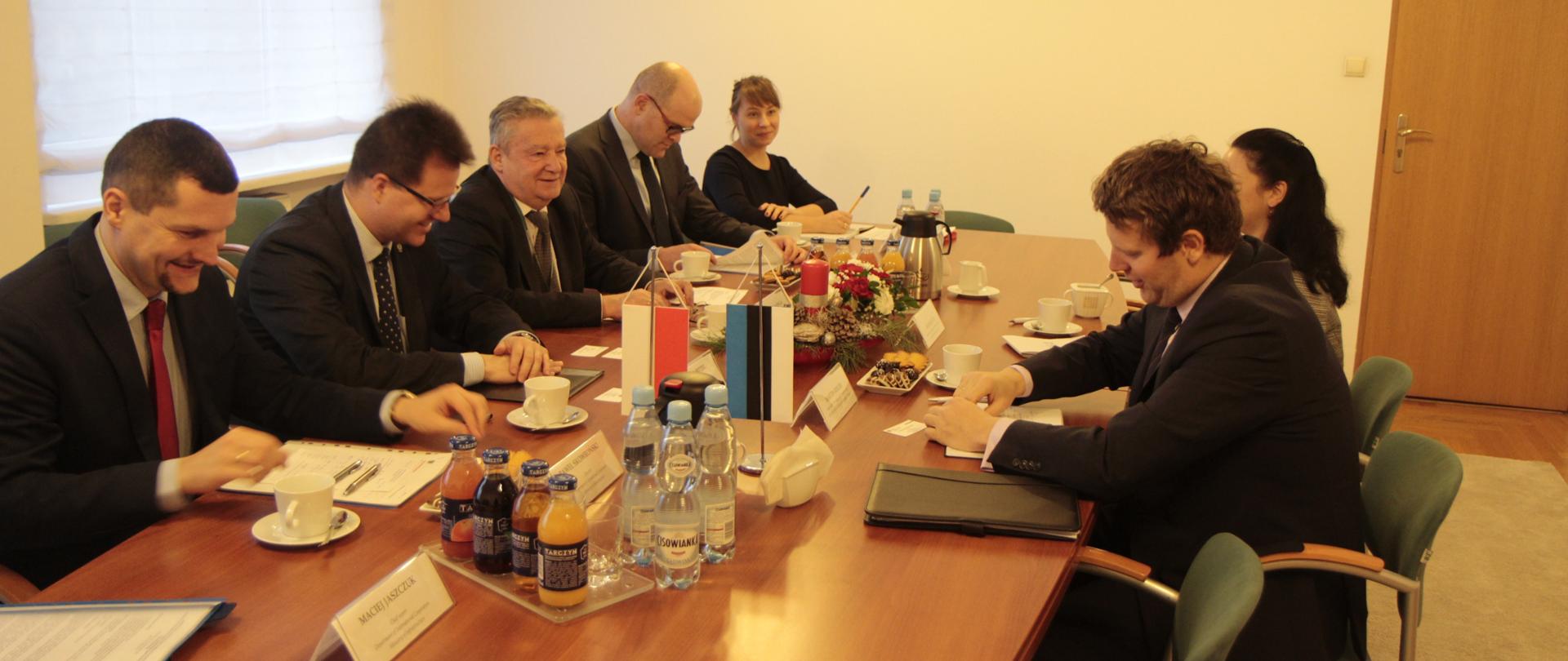 Spotkanie wiceministra Andrzeja Bittela z ambasadorem Republiki Estońskiej Martinem Rogerem