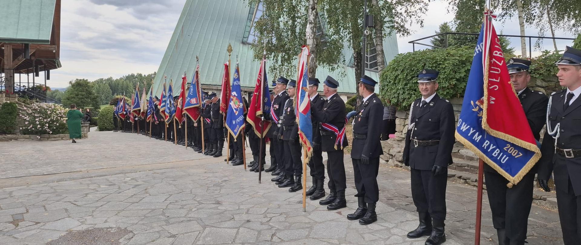 Pielgrzymka strażaków do sanktuarium Matki Bożej Pocieszenia w Pasierbcu 