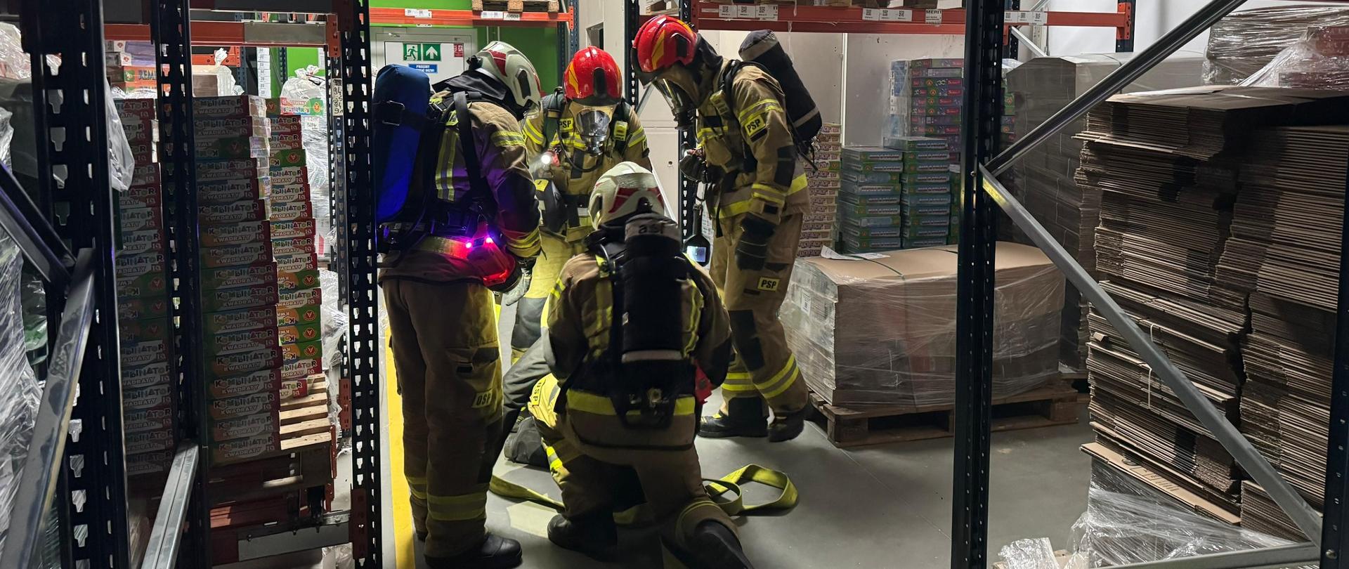 Ćwiczenia strażackie w zakładzie produkcyjno-magazynowym w Chwaszczynie