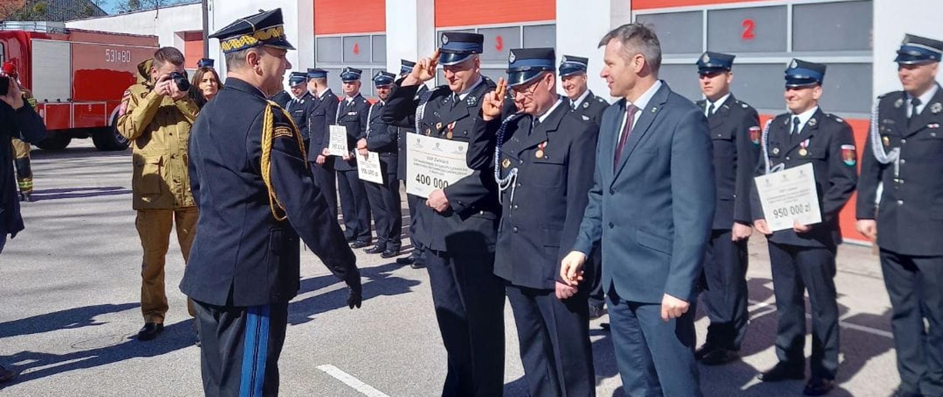Wręczenie promes na zakup nowych samochodów ratowniczo-gaśniczych dla Jednostek Ochotniczych Straży Pożarnych