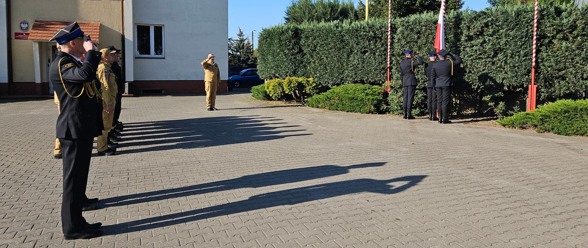 Wciągnięcie flagi na maszt