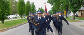 Dzień Strażaka w KM PSP w Tarnowie ugrupowanie marszowe.