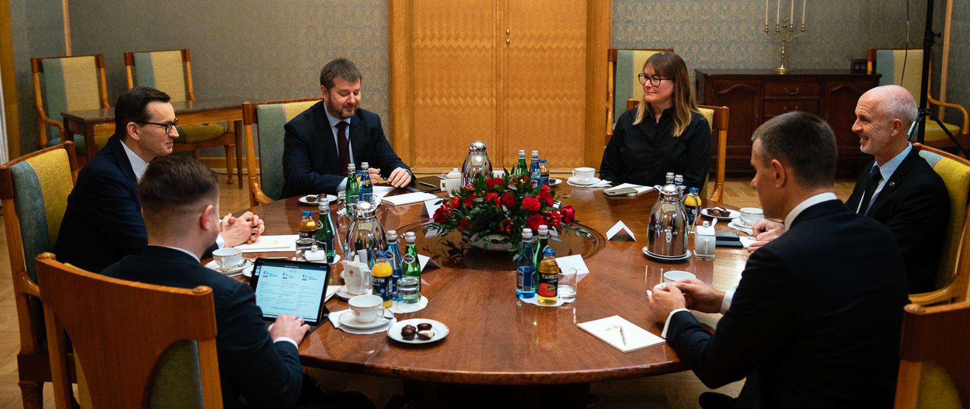Premier Mateusz Morawiecki podczas spotkania.
