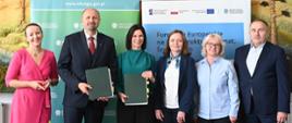 Na zdjęciu od lewej: Magdalena Tokarska-Kusyk – NFOŚiGW, Robert Gajda – zastępca prezesa zarządu NFOŚiGW, Anna Świercz – prezes zarządu ZUK w Miękini Sp. z o.o., Monika Wysocka – NFOŚiGW, Ewa Kamieńsla – NFOŚiGW, Jan Marian Grzegorczyn - burmistrz Miękini