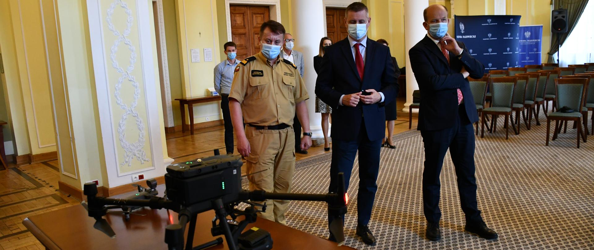 Prezentacja dronów Państwowej Straży Pożarnej
