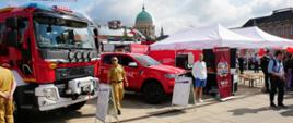 Dzień Ochroy Ludności w Brandenburgii - stoisko polskiej straży, na pierwszym planie pojazdy pożarnicze