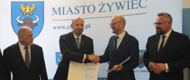 W uroczystej konferencji w dniu 15 czerwca 2026 udział wzięli (na zdjęciu od lewej): Antoni Szlagor, Burmistrz Żywca, Robert Gajda, Zastępca Prezesa Zarządu NFOŚiGW, Jakub Kliś, Prezes Zarządu MPWiK Sp. z o. o., Mirosław Suchoń, Poseł na Sejm RP.