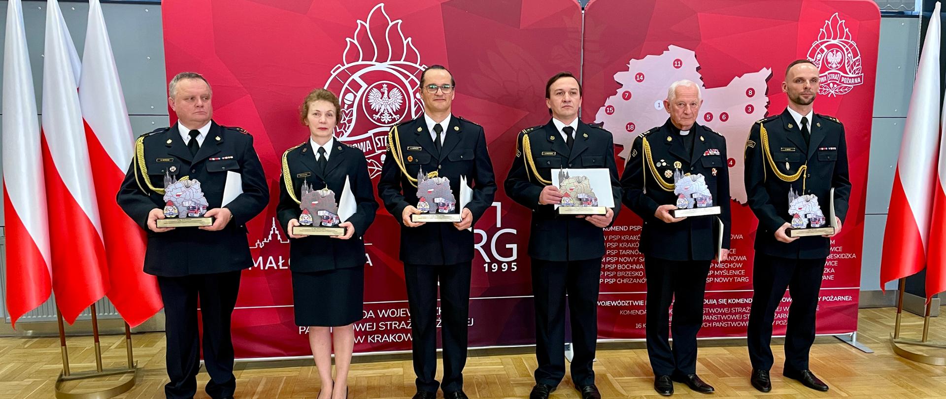 Zakonczenie_sluzby_przez_strazakow_KW_PSP_Kraków1