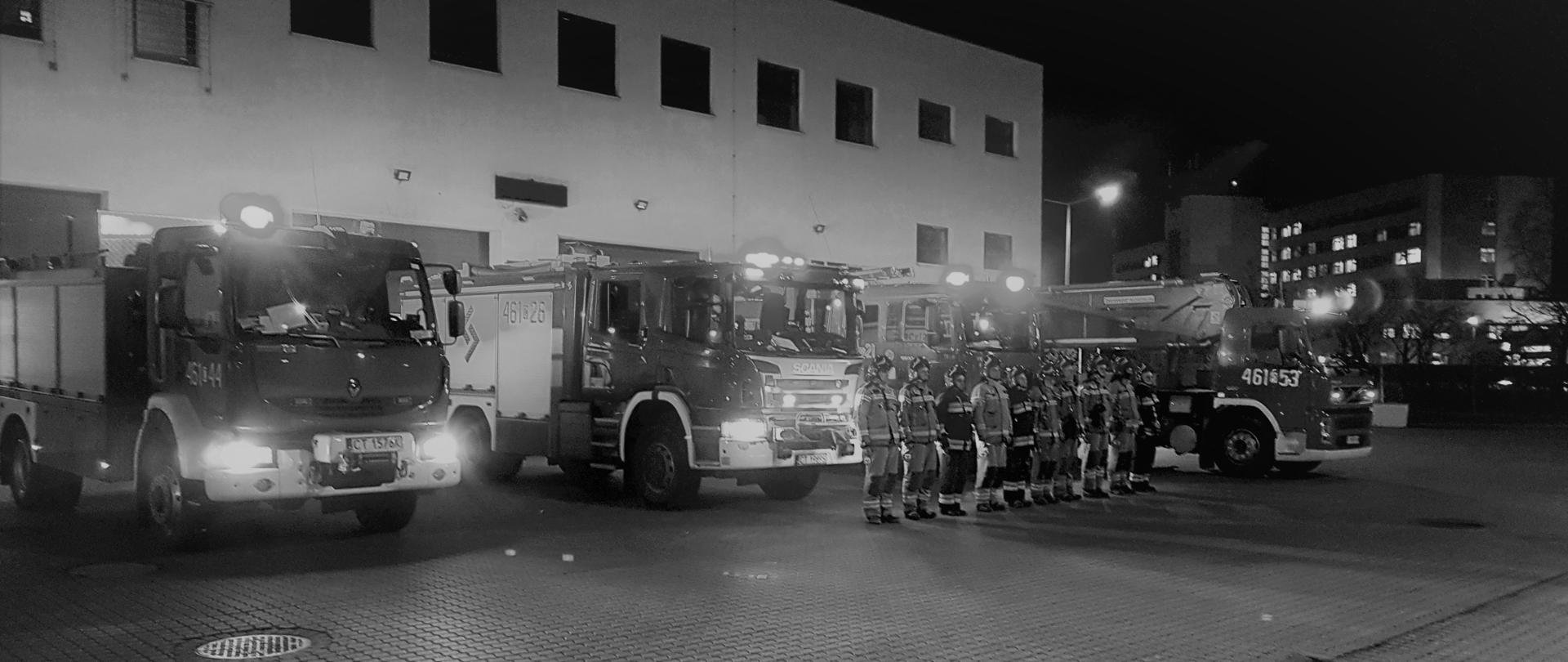 Strażacy z KP PSP w Inowrocławiu uczcili minutą "strażackiej ciszy"