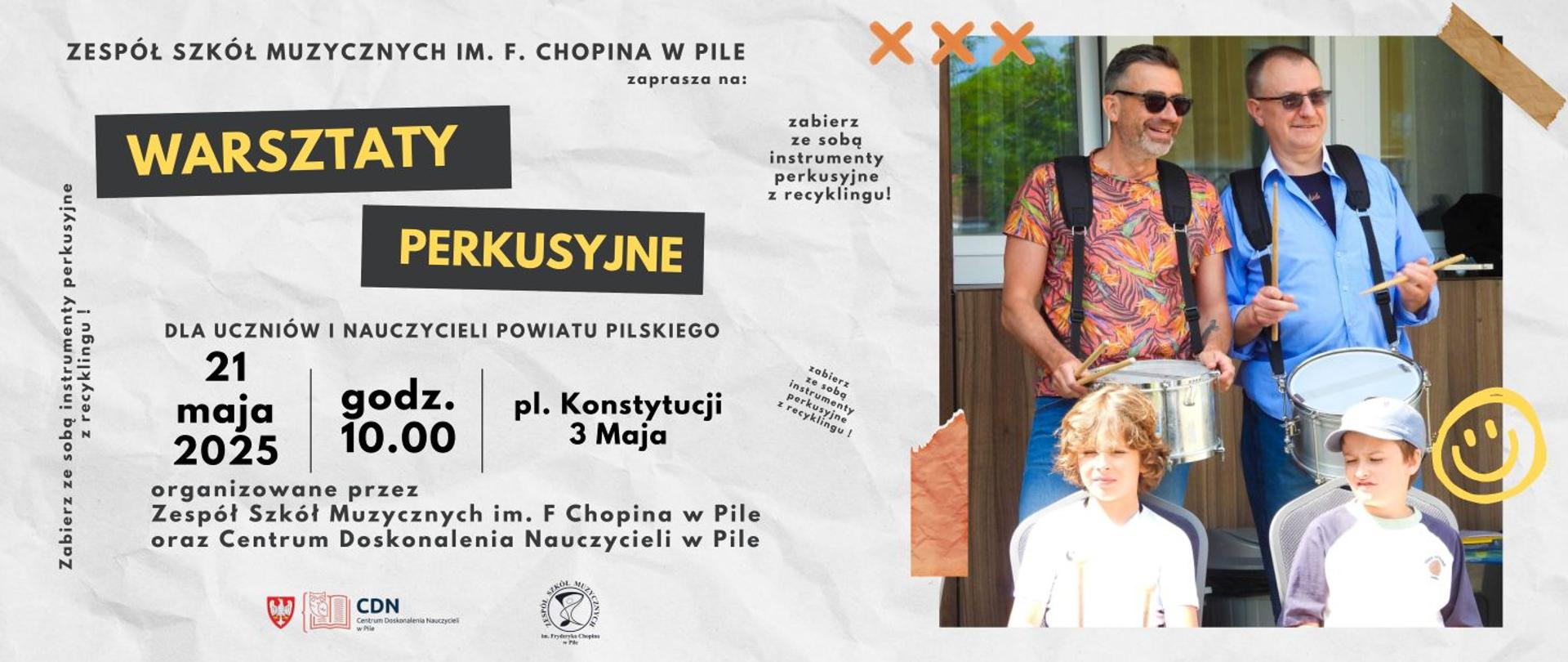 Na szarym tle, z prawej strony zdjęcie na którym, widać dwóch nauczycieli w ciemnych okularach w kolorowych bluzkach, na czarnych szelkach mają werble, w rękach trzymają pałeczki. Przed nimi siedzą dwaj mali chłopcy w jasnych koszulkach. Z lewej strony i na środku informacja: "Zespół szkół Muzycznych im. F. Chopina w Pile WARSZTATY PERKUSYJNE dla uczniów i nauczycieli powiatu pilskiego 21 maja 2025 godzina 10.00 pl Konstytucji organizowane przez Zespół Szkół Muzycznych im. F. Chopina w Pile oraz Centrum Doskonalenia Nauczycieli w Pile".