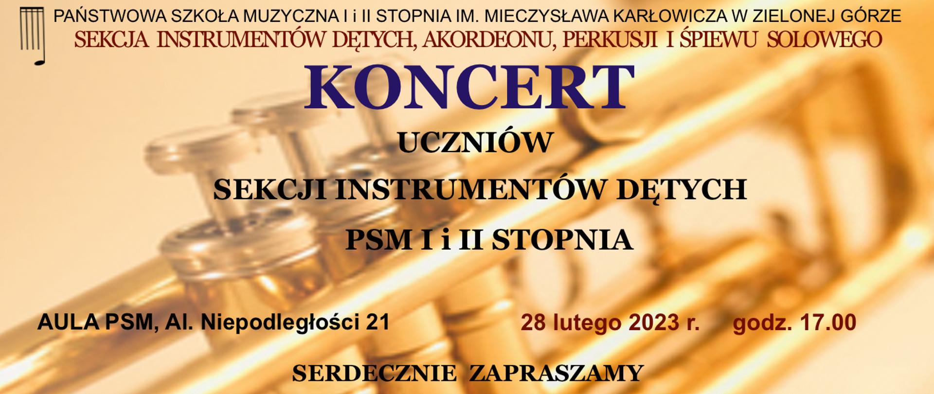 Plakat koncertu uczniów sekcji instrumentów dętych, u góry z lewej strony logo nutka oraz po środku nazwa szkoły. Pod spodem tekst : koncert uczniów sekcji instrumentów dętych PSM I i Ii stopnia, aula niepodległości 21, 28 lutego 2023, zapraszamy. Całość na tle instrumentu trąbka.