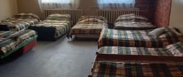 Zdjęcie przedstawia łóżka noclegowe w OSP przeznaczone dla uchodźców