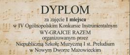 Dyplom tło z nutkami i czarne napisy.