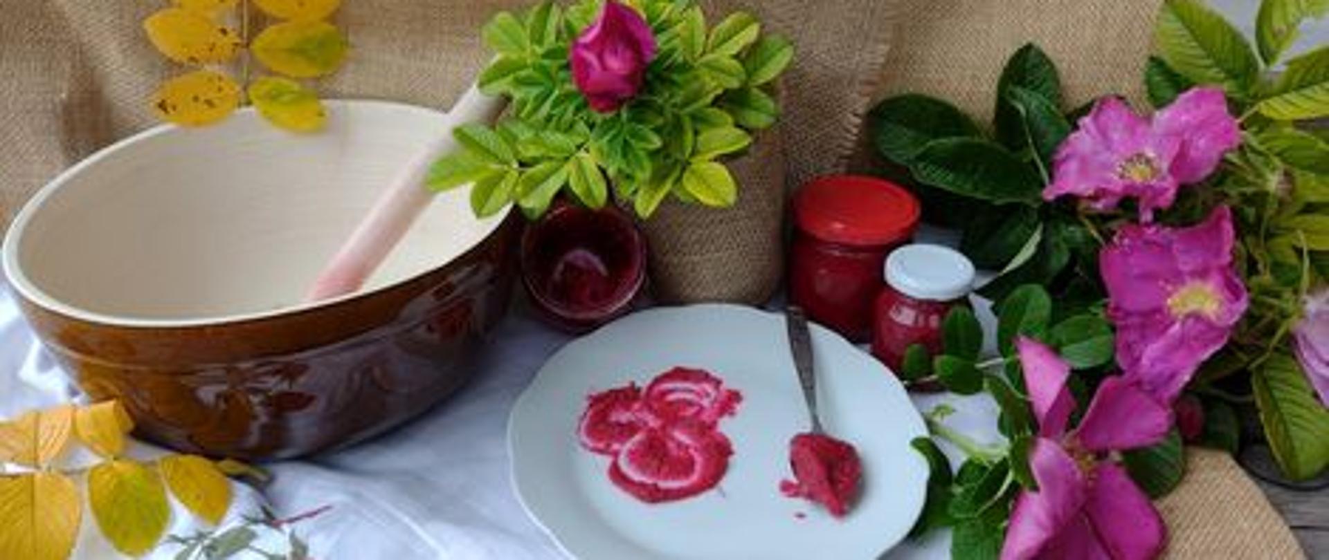 Ucierane płatki róży z Krasiczyna