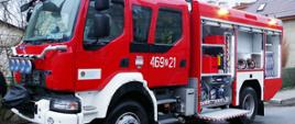 Obrazek przedstawia samochód gaśniczy o numerach operacyjnych 469 Z 21.