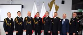 Zdjęcie grupowe podczas uroczystej zbiórki z okazji mianowania na stanowisko Dowódcy Jednostki Ratowniczo-Gaśniczej w Wąbrzeźnie.