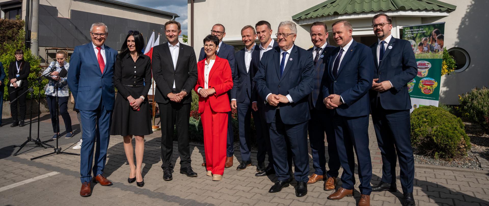 Delegation with Minister Czesław Siekierski during a visit to the Frąckowiak Sp. z o.o. cheese production plant in Granowo