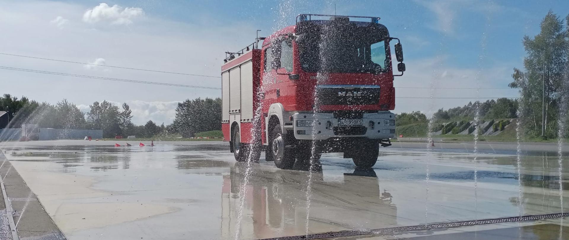 Szkolenie z zakresu doskonalenia technik prowadzenia pojazdów uprzywilejowanych dla strażaków JRG woj. małopolskiego