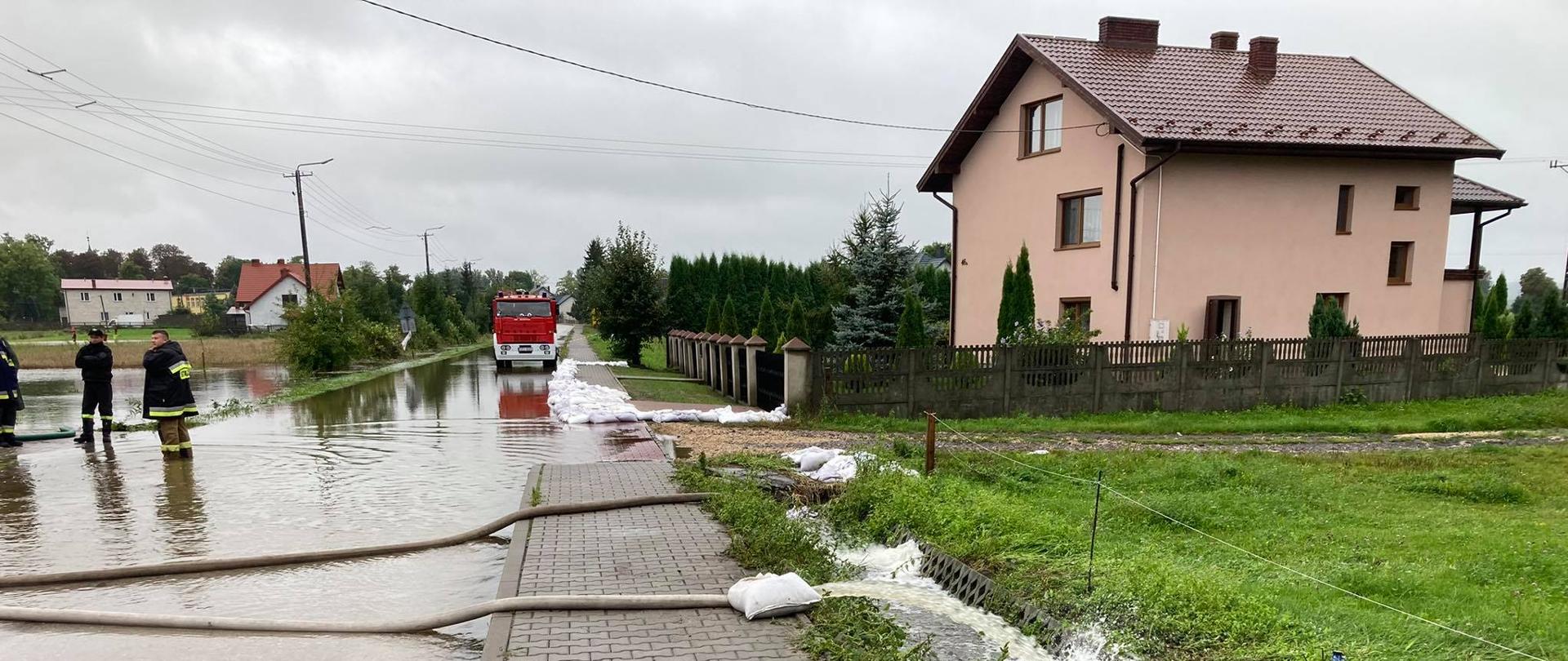 130 INTERWENCJI PIŃCZOWSKICH STRAŻAKÓW PO PRZEJŚCIU BURZ
I ULEWNYCH DESZCZY
