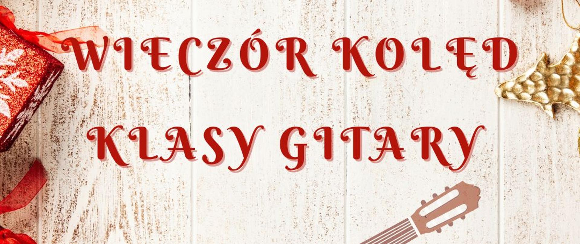 plakat wykonany ze świątecznymi elementami. Dookoła plakatu znajdują się bombki, prezenciki, gałązki drzewek świerkowych. Na samej górze jest logotyp szkoły. Poniżej logotypu znajduje się choinka pod którą są prezenty. Na środku plakatu napis wieczór kolęd klasy gitary a poniżej wizerunek gitary. 