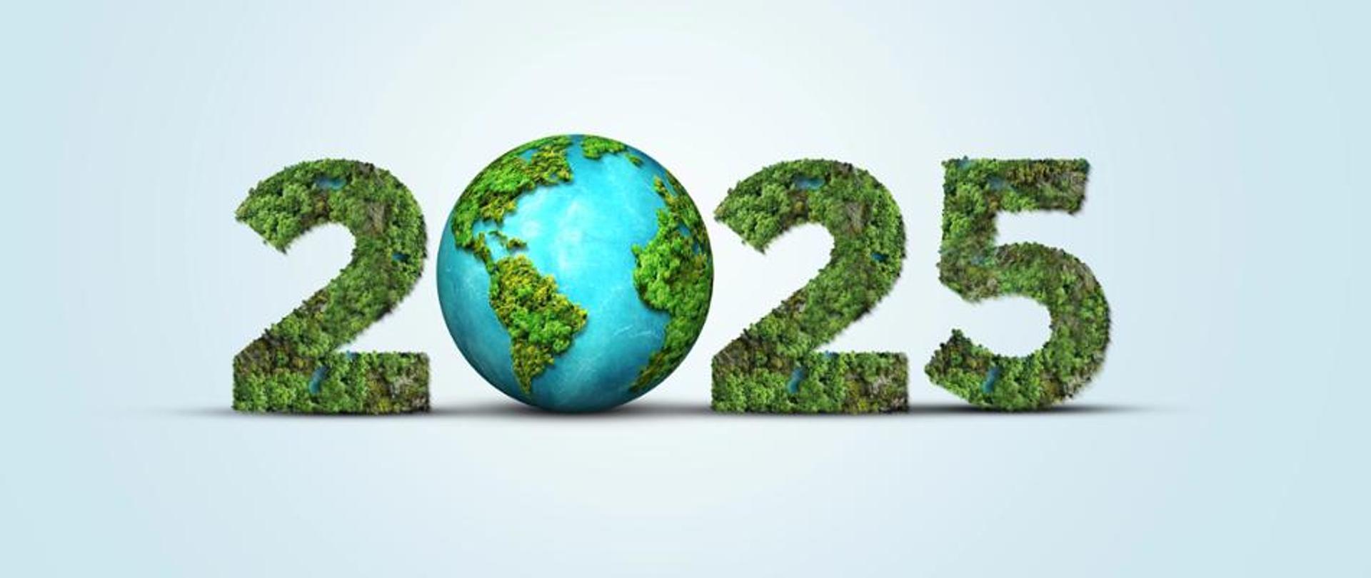 cyfra 2025 ułożona z zdjęć lasów i kuli ziemskiej