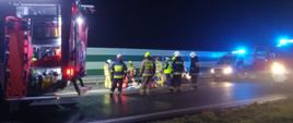 Działania strażaków na S7 w związku z wypadkiem.