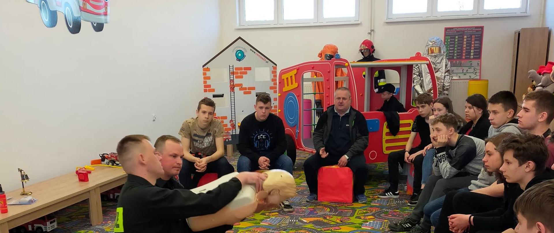 Wykład na temat pierwszej pomocy.