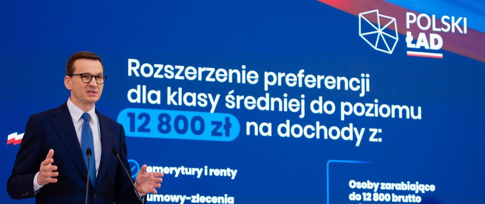 Premier Mateusz Morawiecki podczas konferencji prasowej.