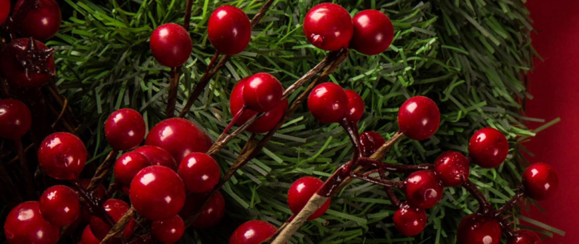 Fragment stroika świątecznego z jarzębiną.