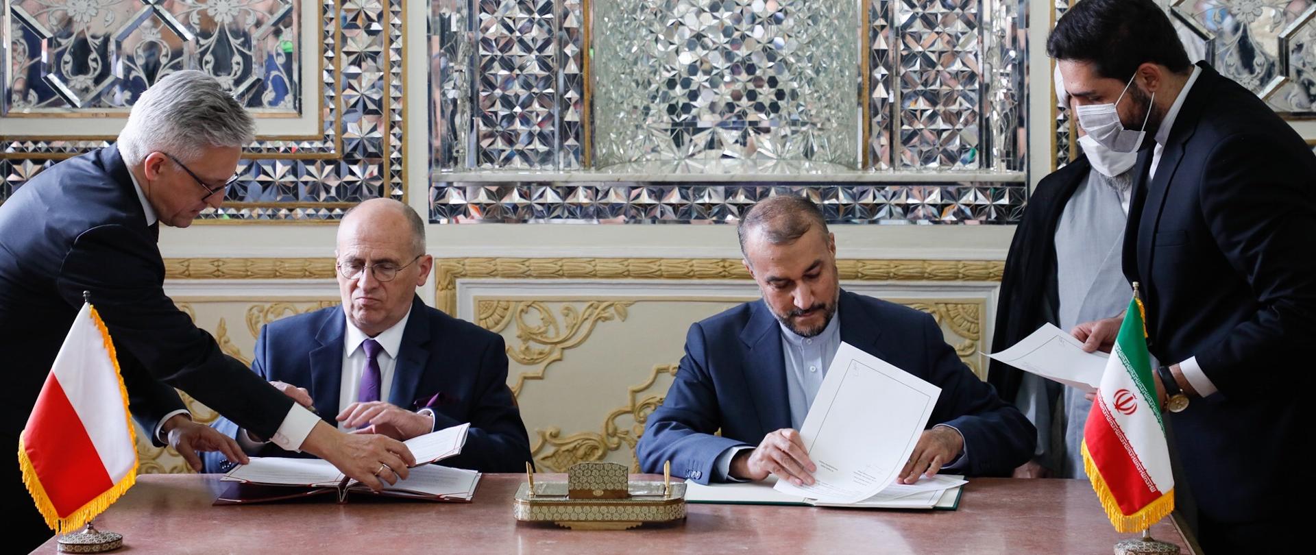 Foreign Ministers of Poland and Iran sign the agreement of cooperation