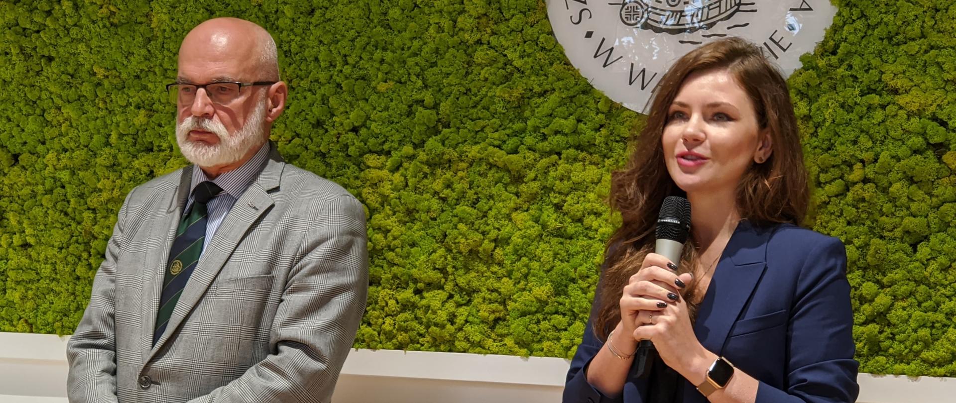 Rektor SGH prof. Marek Rocki i wiceminister cyfryzacji Wanda Buk.