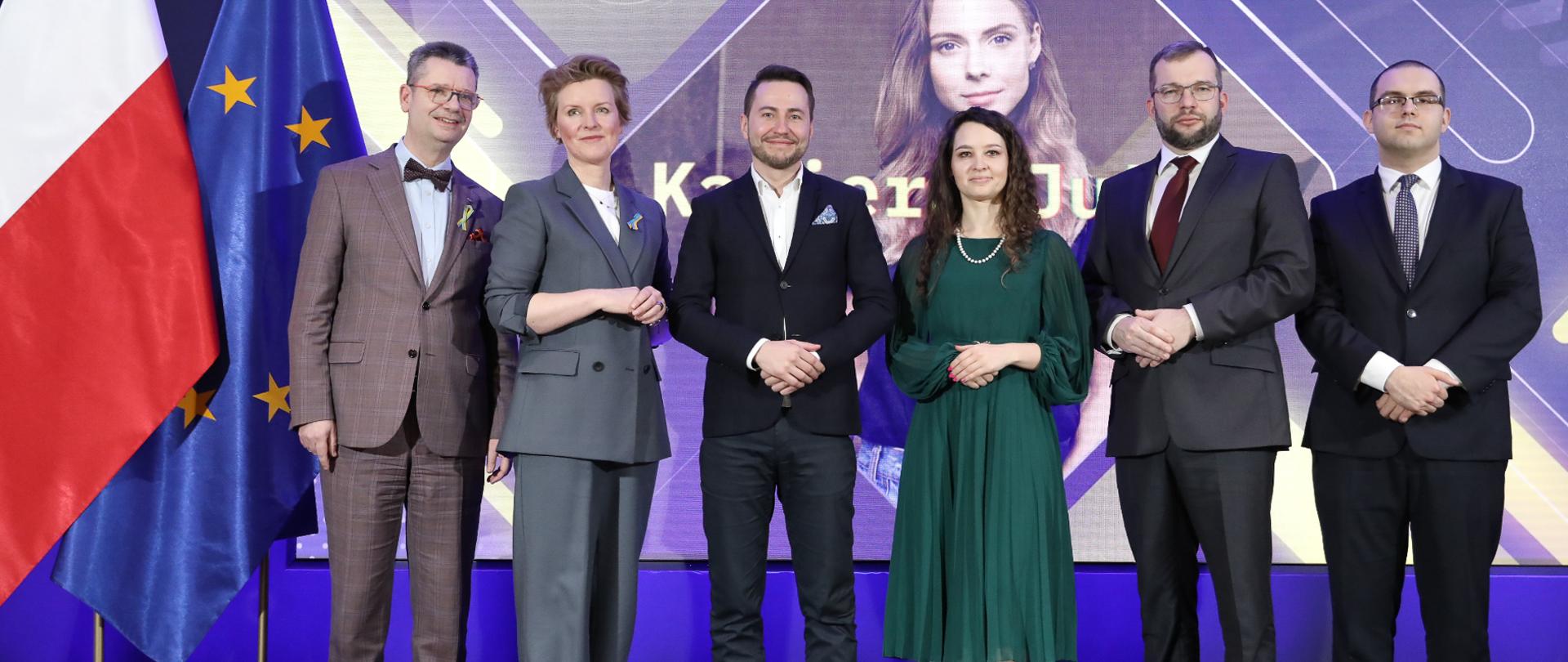 zdjęcie zbiorowe uczestników konferencji