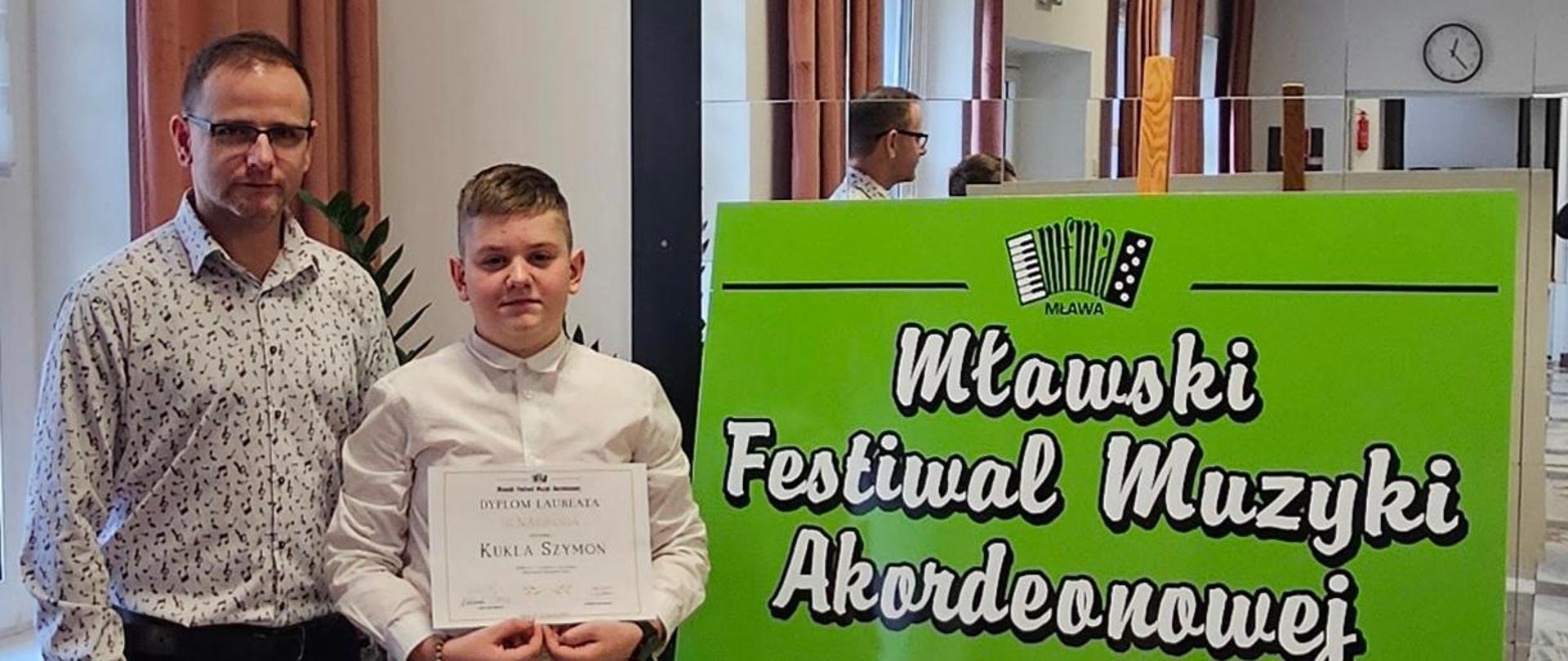 Nauczyciel Krzysztof Bury oraz jego uczeń Szymon Kukla