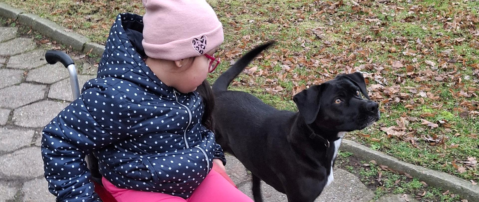 Dogoterapia z dziećmi