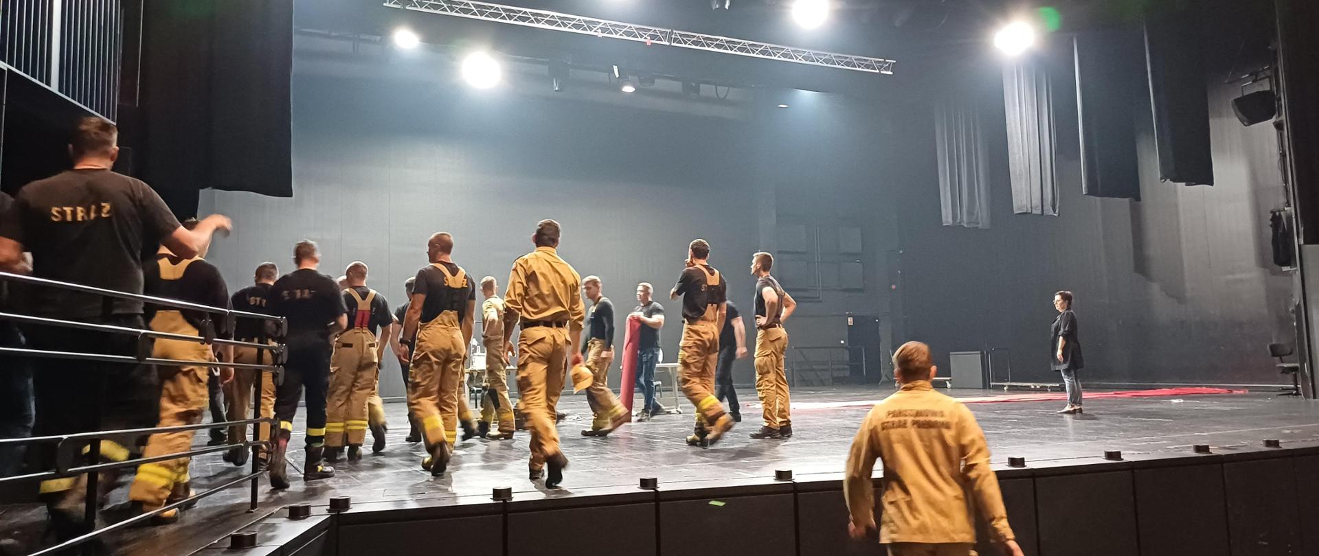 Strażacy na scenie OiFP
