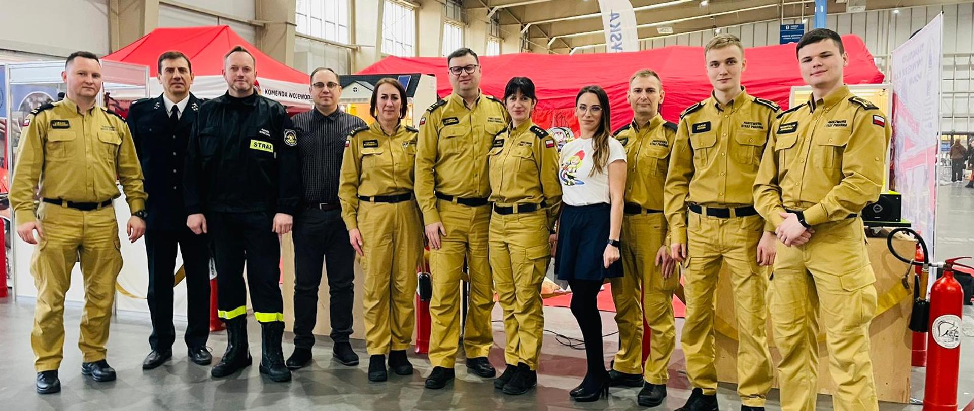 zdjęcie grupowe strażaków