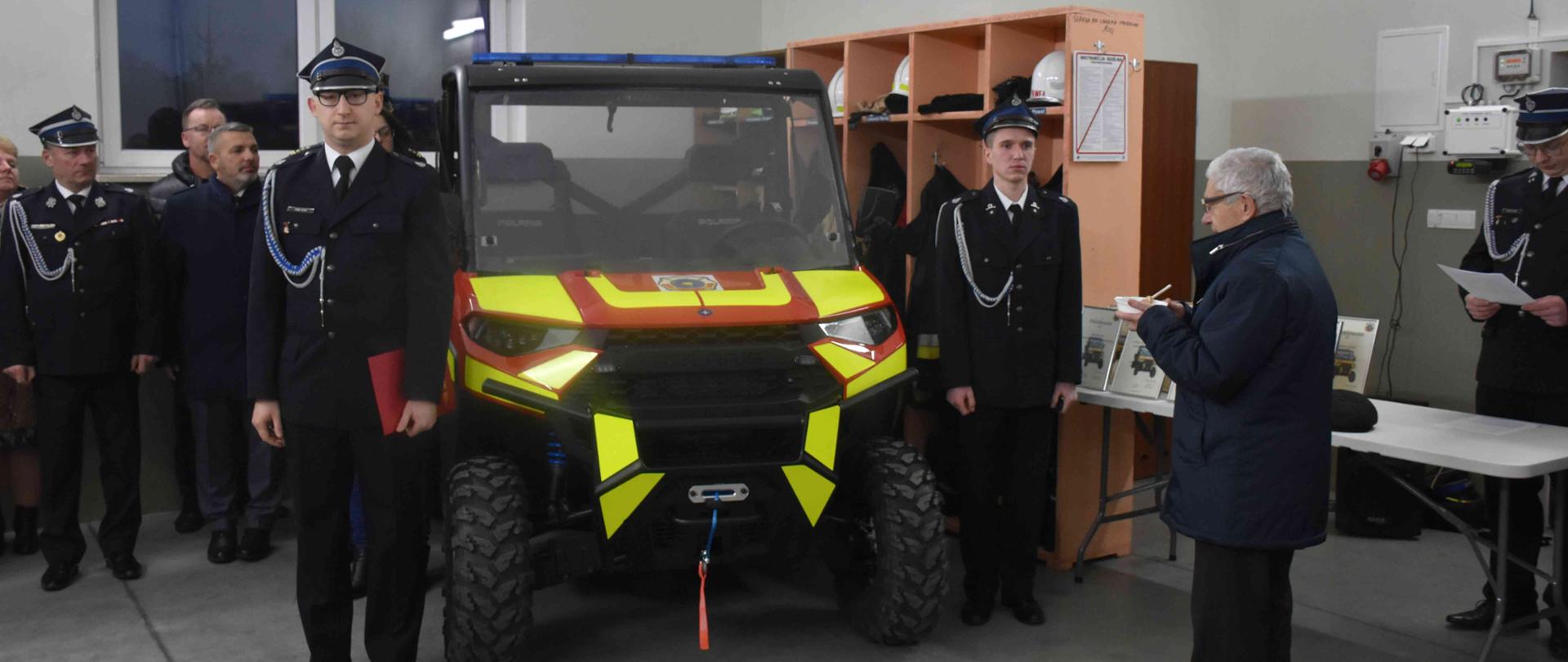 Uroczyste przekazanie samochodu typu UTV dla OSP Trzcianka poświęcenie