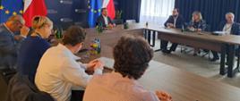 Zdjęcie przedstawia naradę Zespołu Zarządzania Kryzysowego MKiŚ (25 sierpnia 2023 r.).