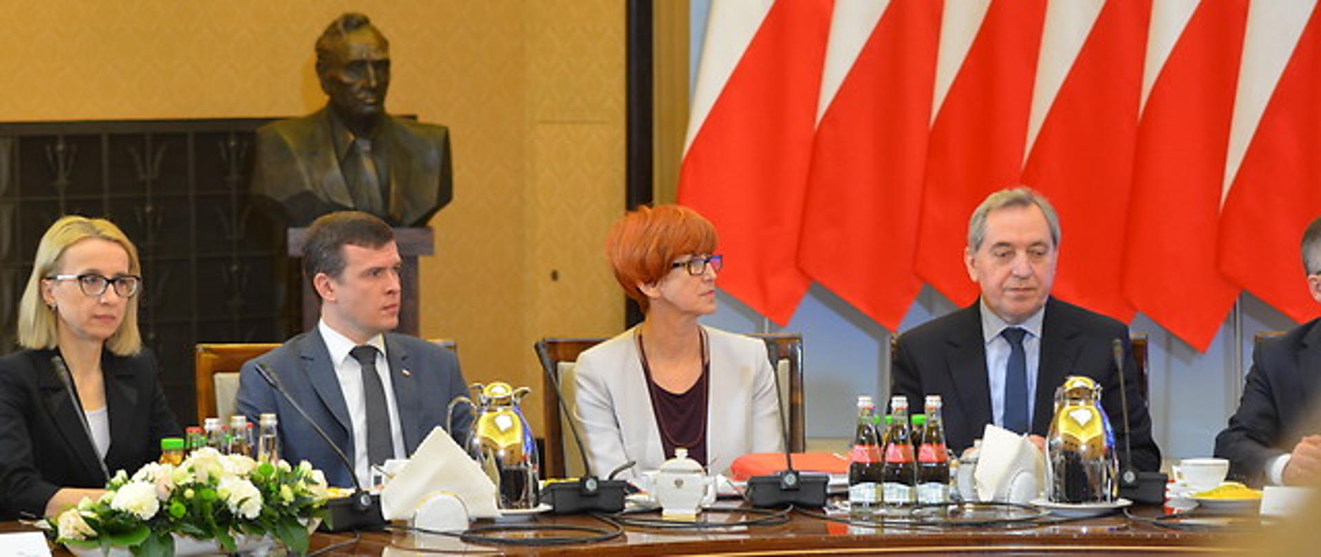 Pierwsze posiedzenie Komitetu Społecznego Rady Ministrów