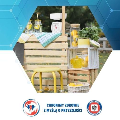 Po lewej napis Wytyczne i zalecenia GIS, następnie podpis Sprzedaż lemoniady, soków, owoców i domowych wypieków. Po prawej Obrazek z prowizorycznym stoiskiem z lemoniadą