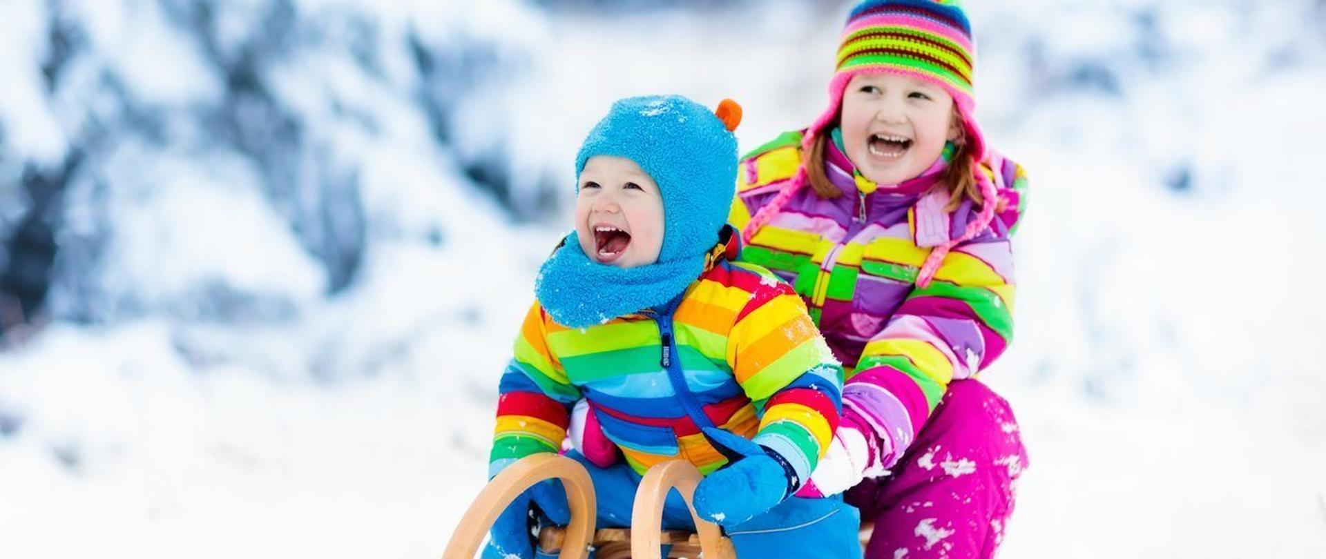 dzieci_sanki_zima