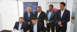 Minister infrastruktury A.Adamczyk uczestniczył w podpisaniu listu intencyjnego o współpracy w zakresie rozwoju transportu kolejowego na terenie Małopolski.