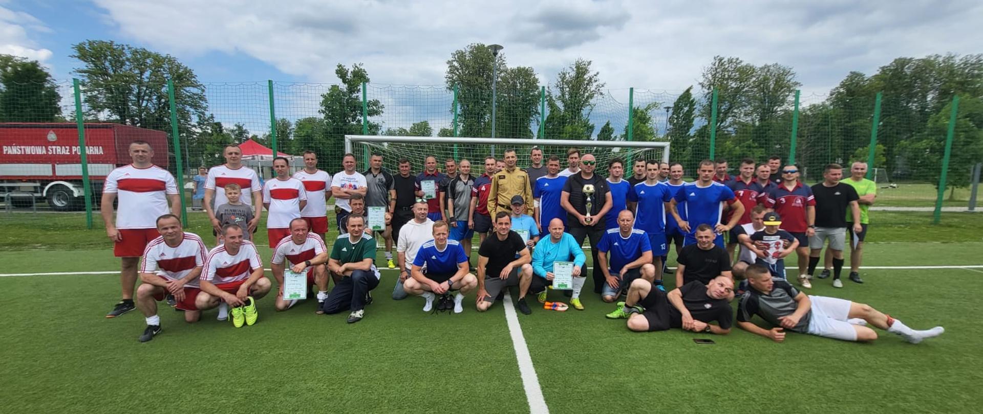 Wszystkie drużyny, które brały udział w zawodach o puchar Komendanta Powiatowego PSP w Brzegu.