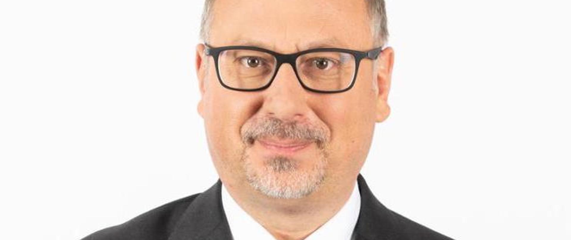 Prof. Arkady RZEGOCKI - Jefe del Servicio Exterior, politólogo y profesor de la Universidad Jagellónica.
